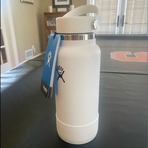 NIB 32 oz. Hydro Flask